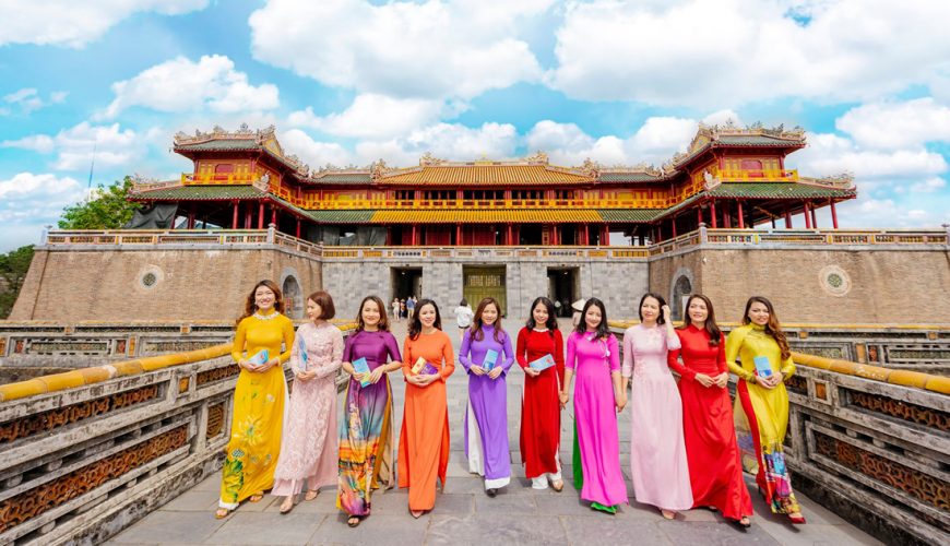 Mừng ngày 8/3 – Huế miễn vé tham quan cho nữ du khách mặc áo dài