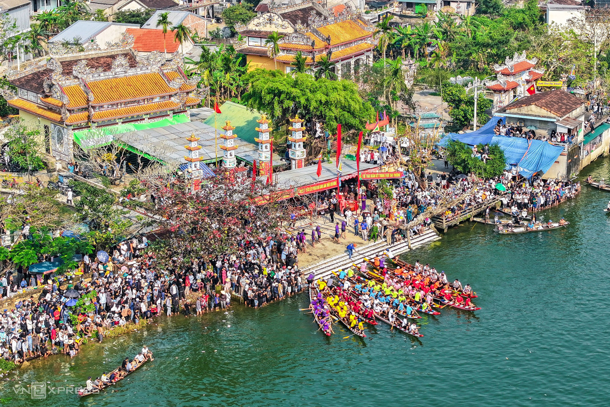 Lễ hội đua ghe Triều Sơn Đông ở Huế