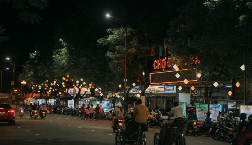 Chợ Đông Ba – thiên đường ăn vặt ban đêm ở Huế