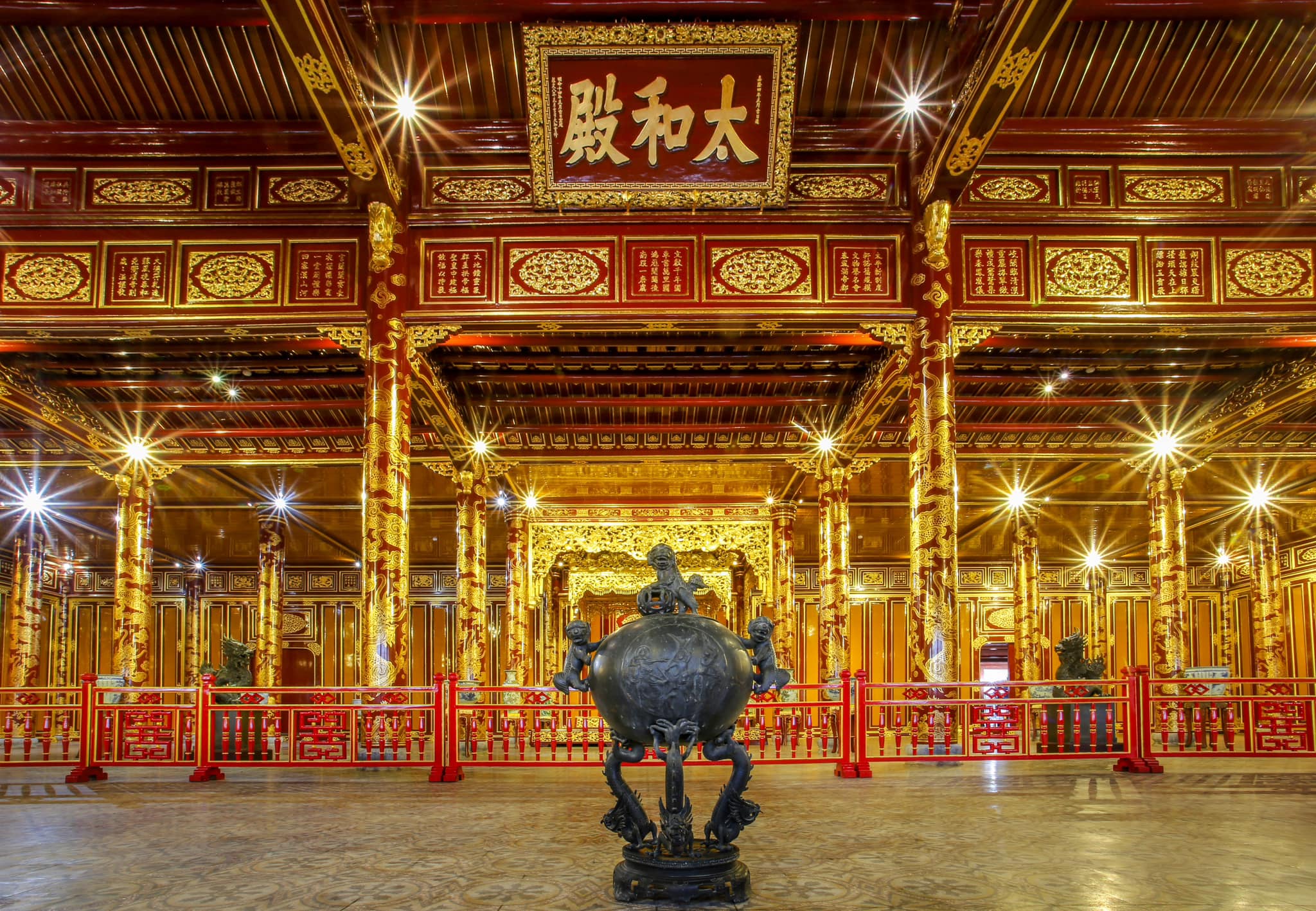 Điện Thái Hòa bên trong Đại Nội 