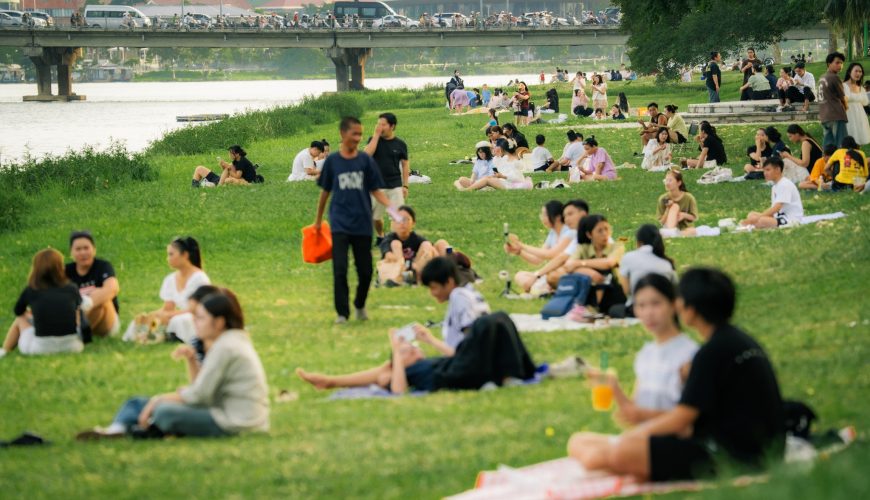 Dạo chơi công viên ven sông Hương – điểm hẹn bình yên giữa lòng Huế