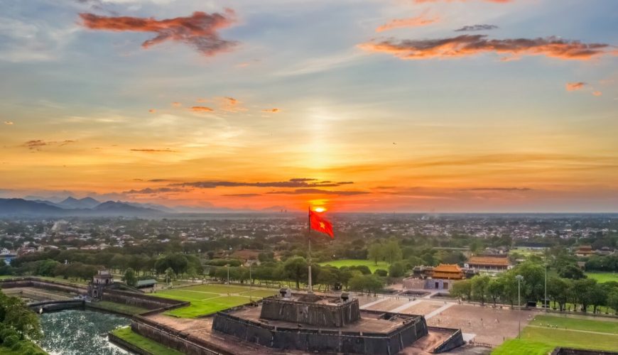 Lặng Ngắm Hoàng Hôn Ở Huế – Khoảnh Khắc “Đắt Giá” Của Xứ Mộng Mơ