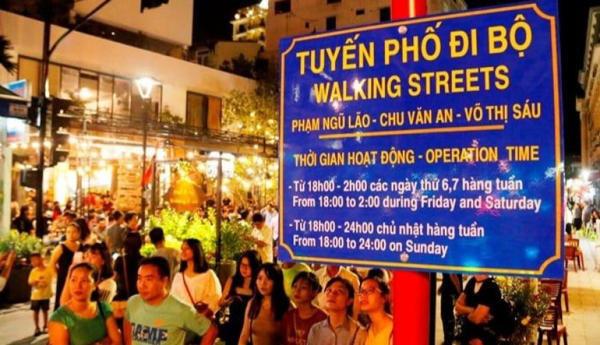 Biển chỉ dẫn tuyến Phố đi bộ Phạm Ngũ Lão - Chu Văn An - Võ Thị Sáu