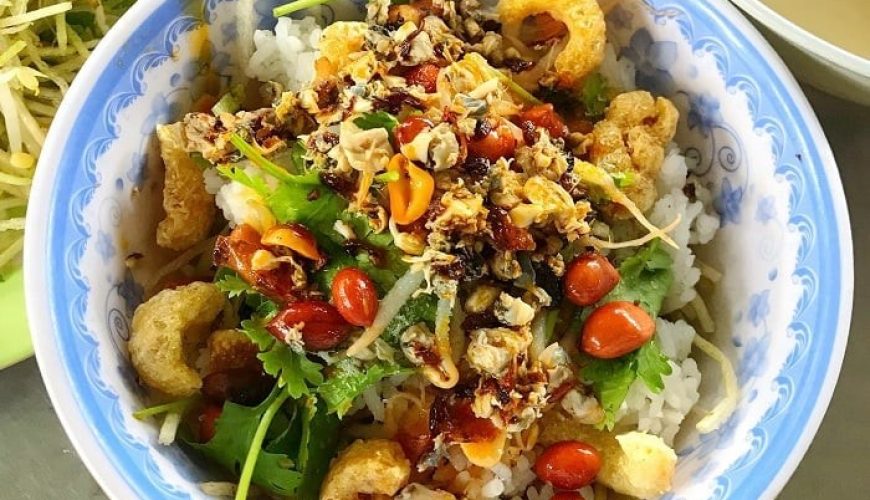 Cơm Hến Huế – Món Ăn Dân Dã Mang Trọn Hồn Vị Cố Đô