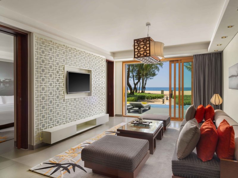Beachfront One-Bedroom Pool Suite