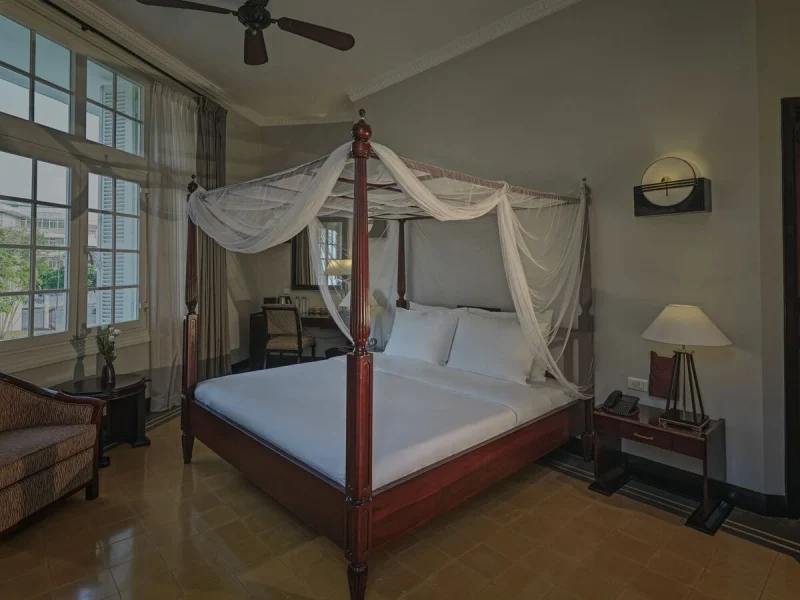 Deluxe Colonial