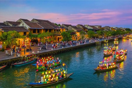Phố cổ Hội An lung linh đèn lồng bên sông Hoài về đêm – điểm đến nổi bật trong hành trình du lịch Hội An và tour Hội An miền Trung